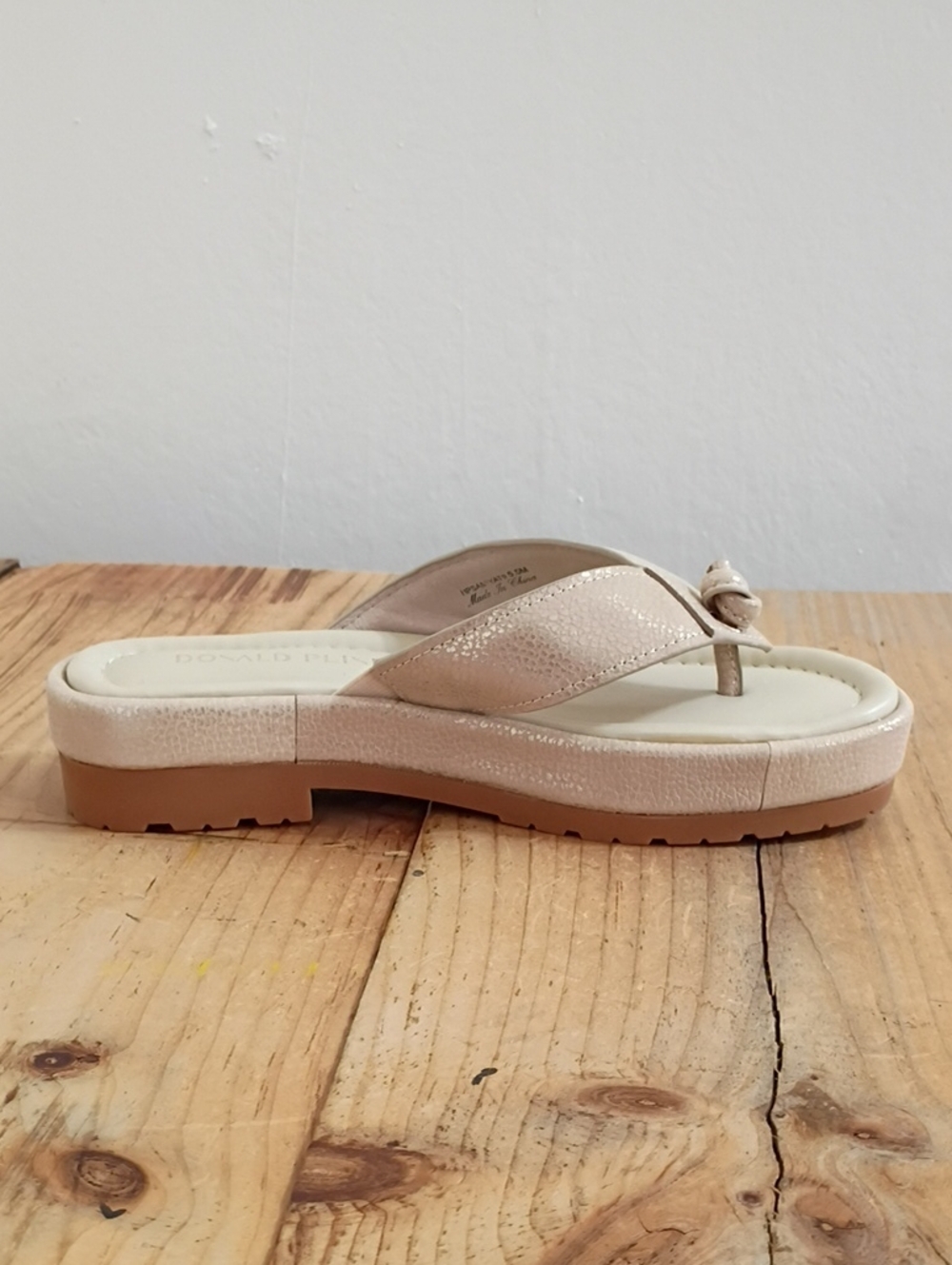 Donald Pliner SAMIYA Platform Sandal in Platinum Size 5.5 NEW